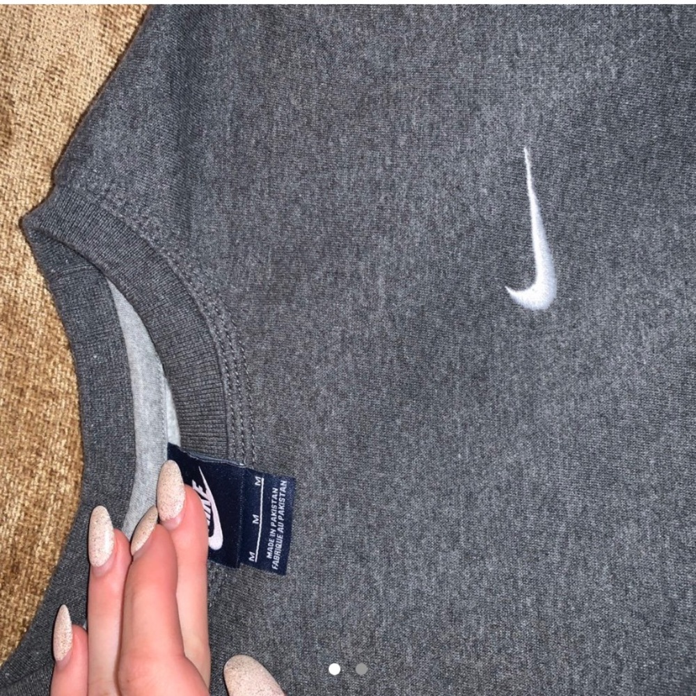 GREY NIKE SWEATSHIRT